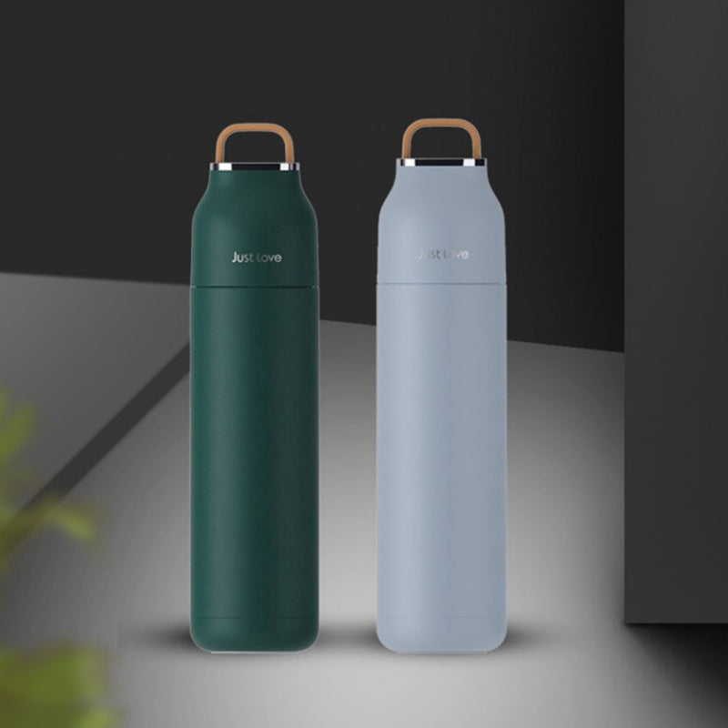 Reflective steel bottle to keep your drinks cool and refreshing
